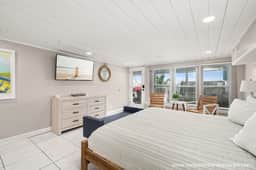 Surfside Retreat - Image 4